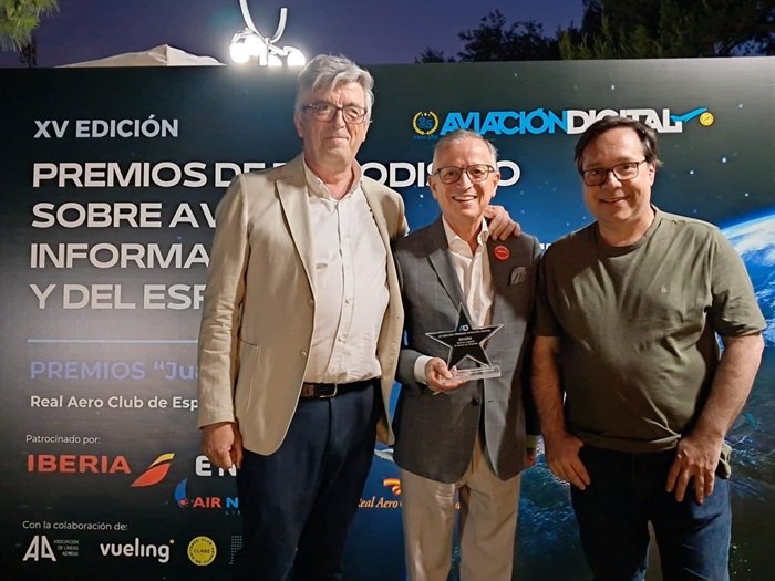 Eduardo Gavilán (izq.), Enrique Grande y Doctor Fisión (dcha.)